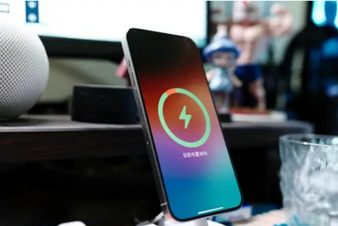 凤阳苹果15换屏服务分享用什么充电器给iPhone15充电更好 
